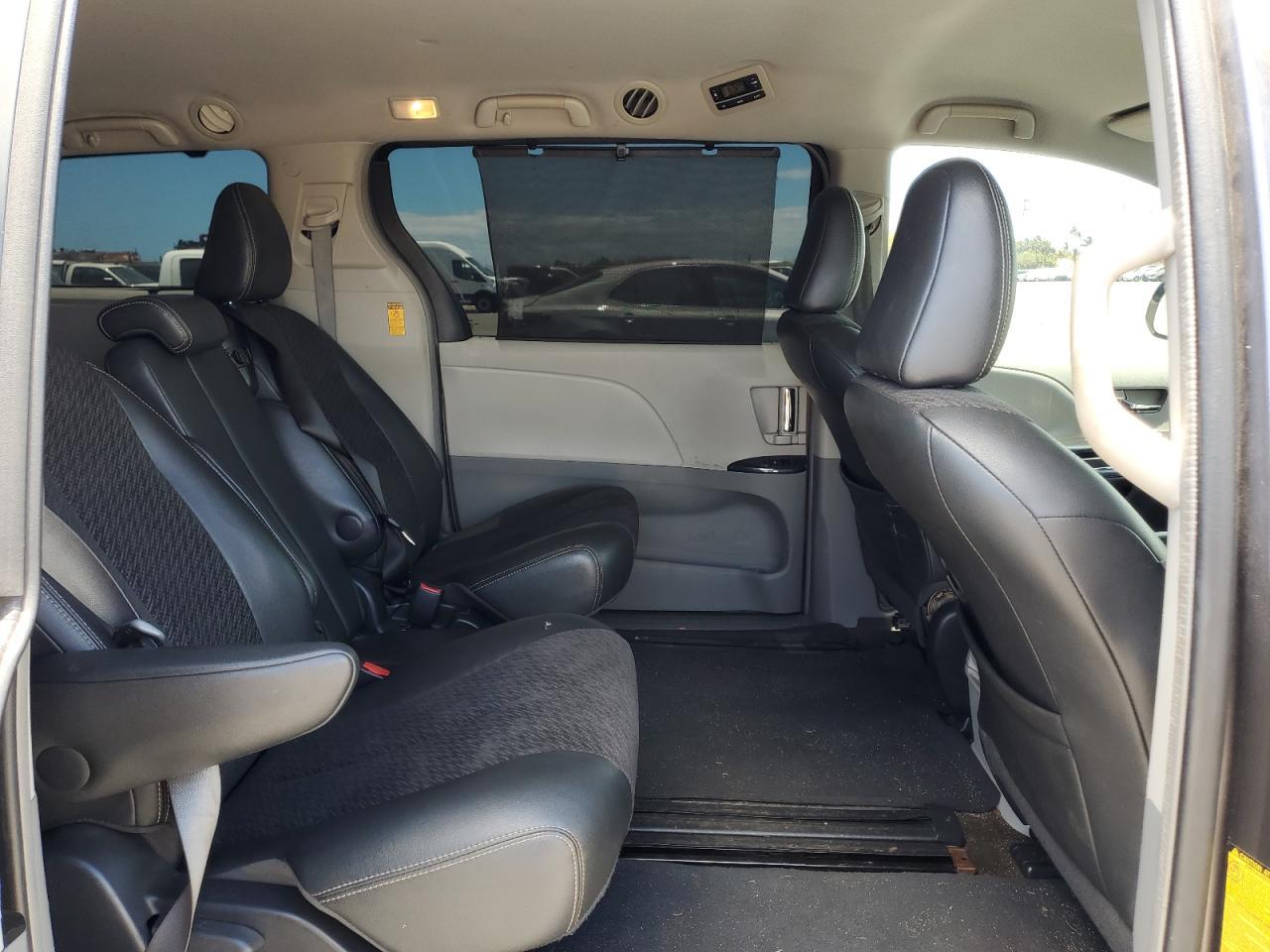 2014 TOYOTA SIENNA