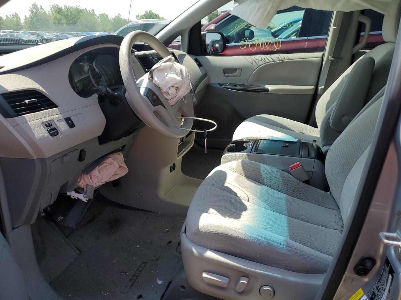 2012 TOYOTA SIENNA