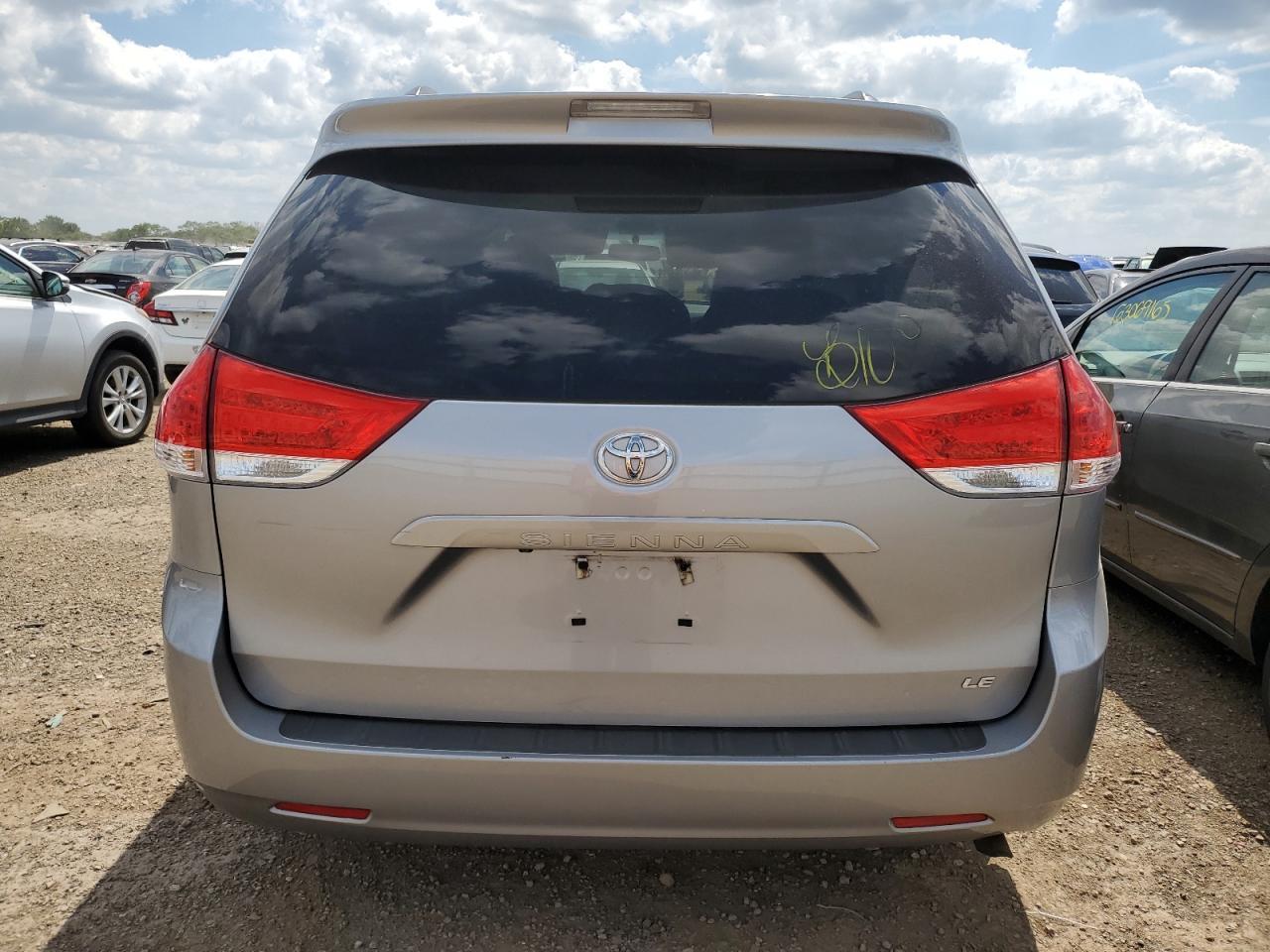 2012 TOYOTA SIENNA