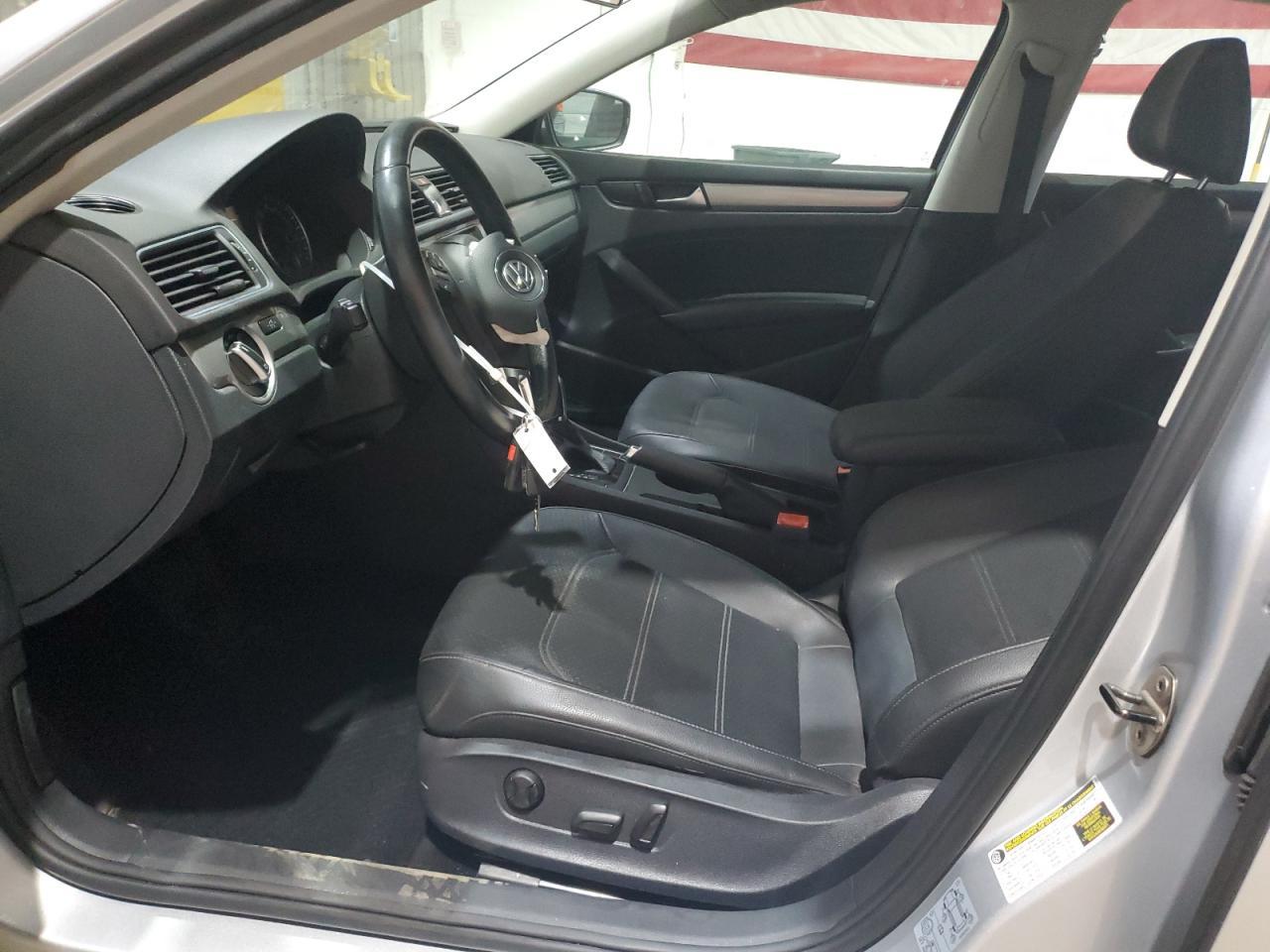 2014 VOLKSWAGEN Passat