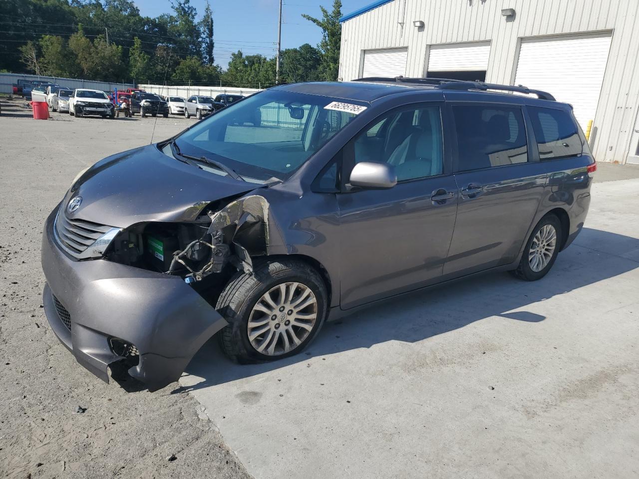2012 TOYOTA SIENNA