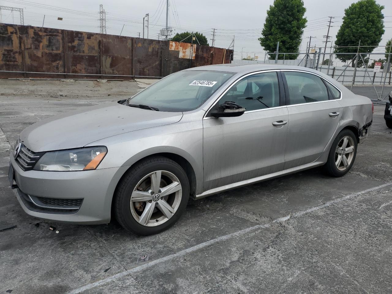 2012 VOLKSWAGEN Passat