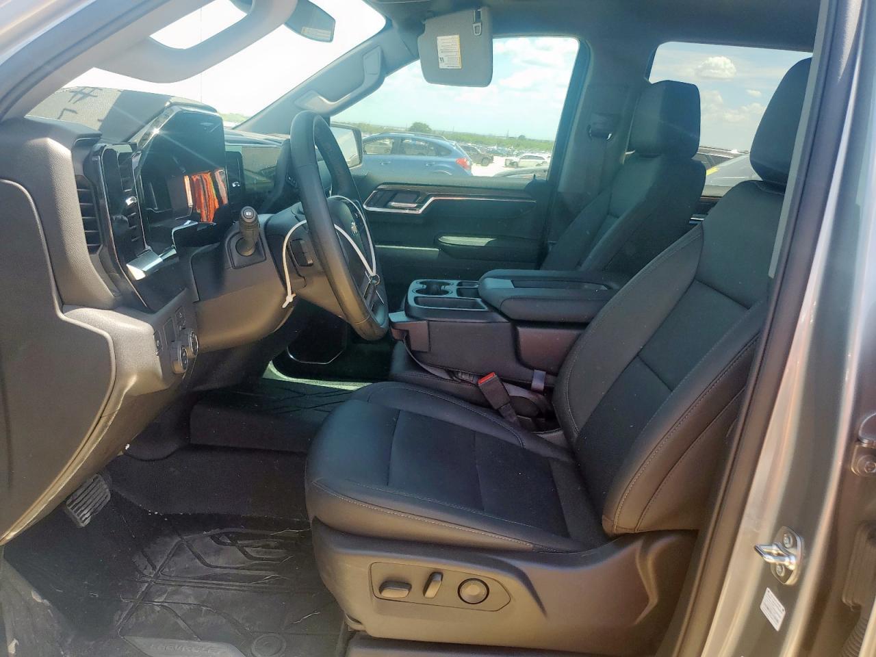 2025 CHEVROLET Silverado