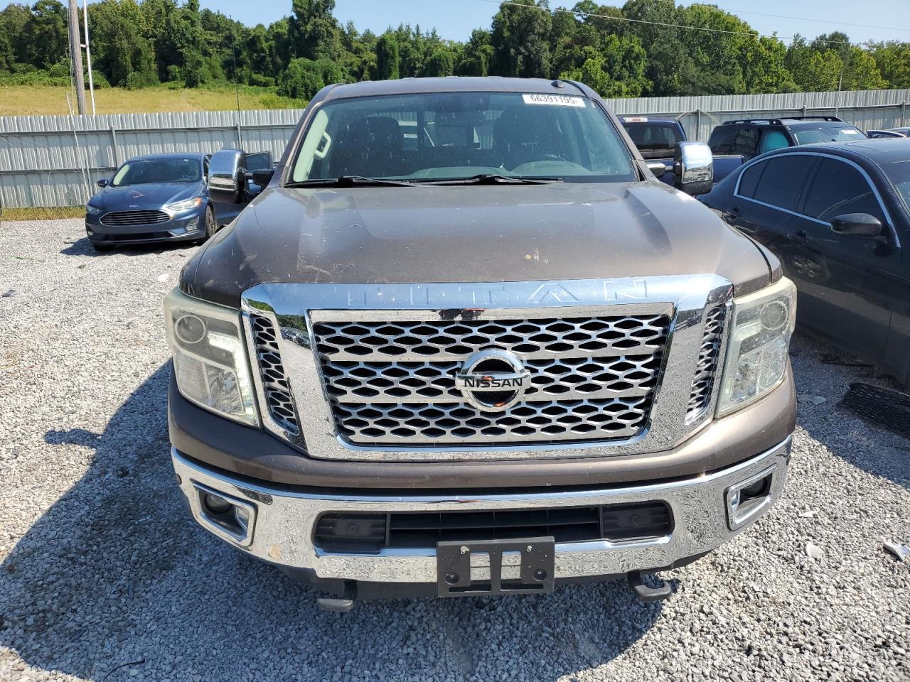 2016 NISSAN Titan