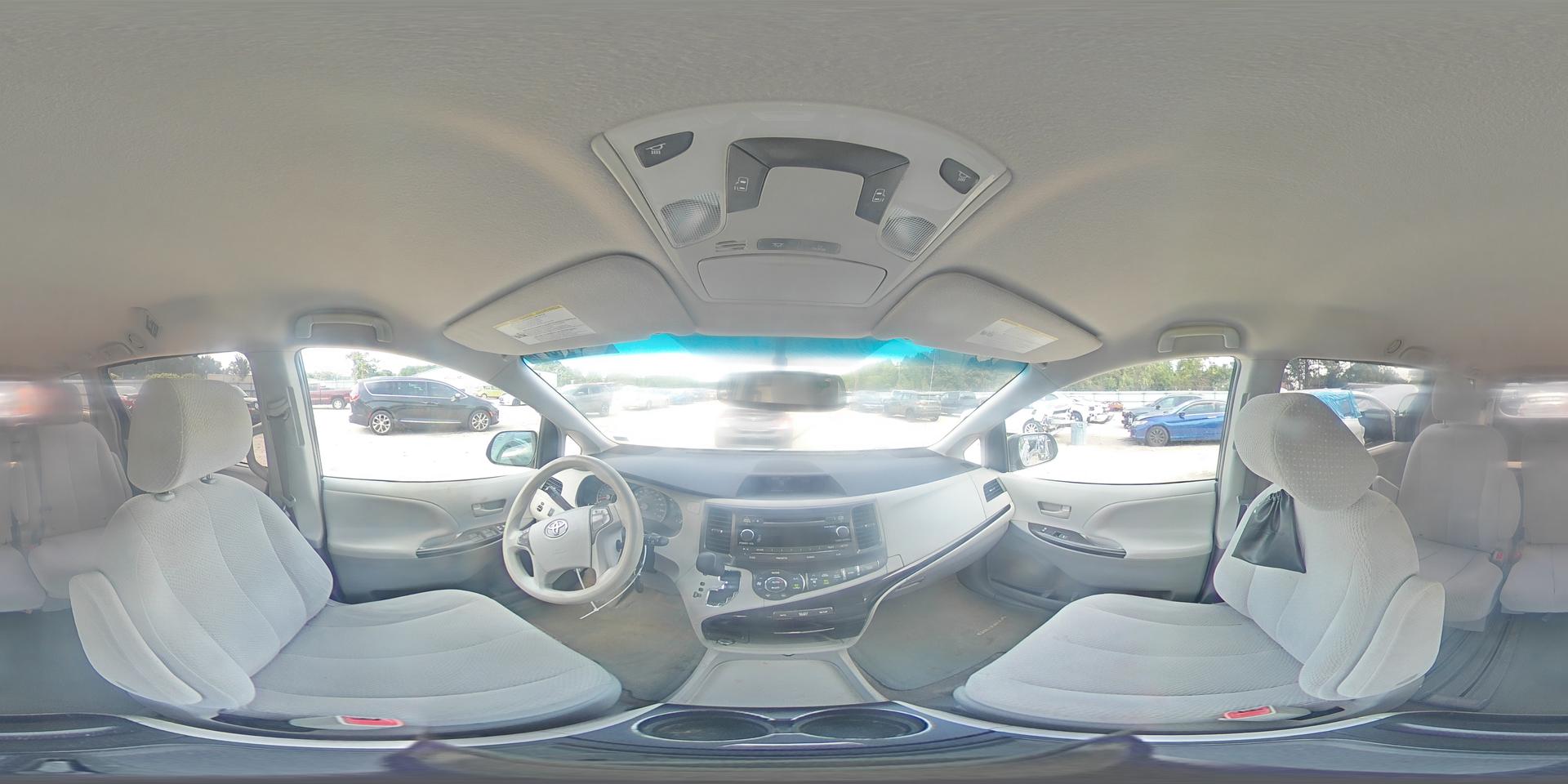 2013 TOYOTA SIENNA