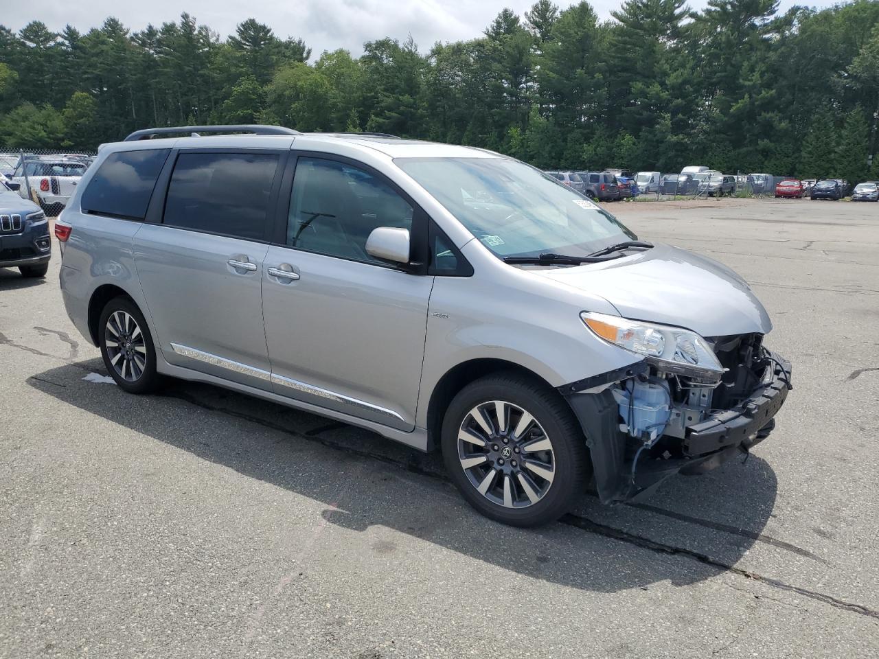 2018 TOYOTA SIENNA
