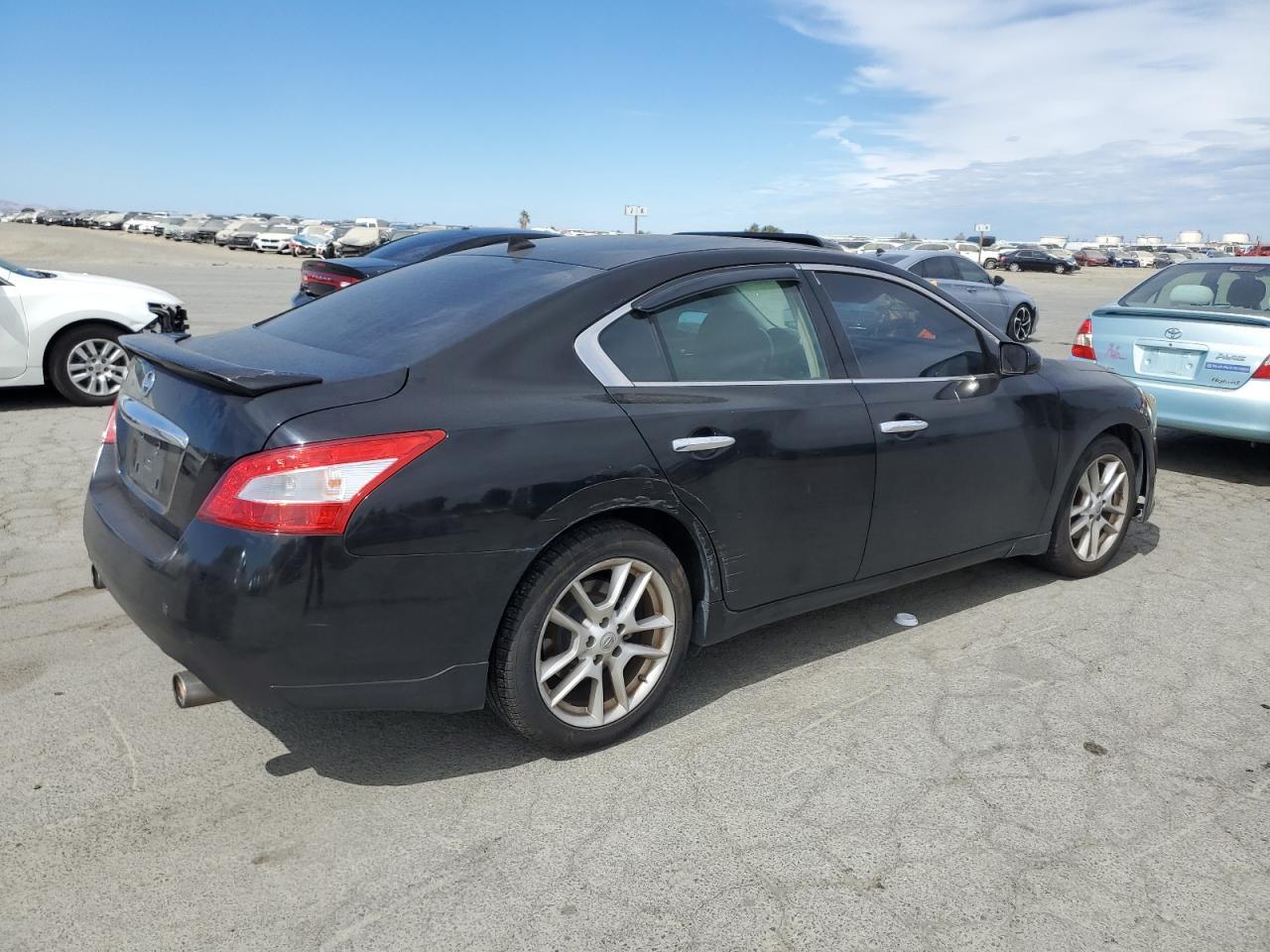 2011 NISSAN Maxima