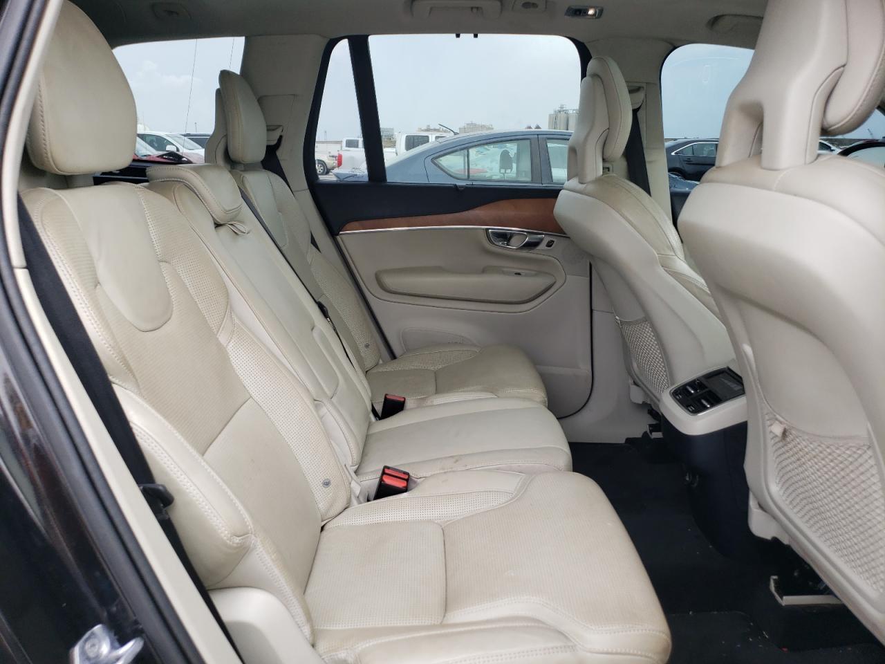 2016 VOLVO XC90