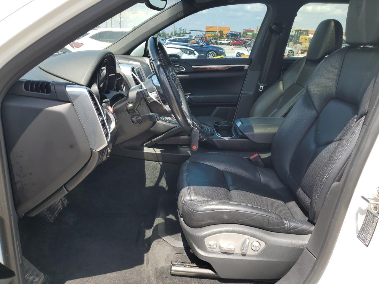 2017 PORSCHE CAYENNE