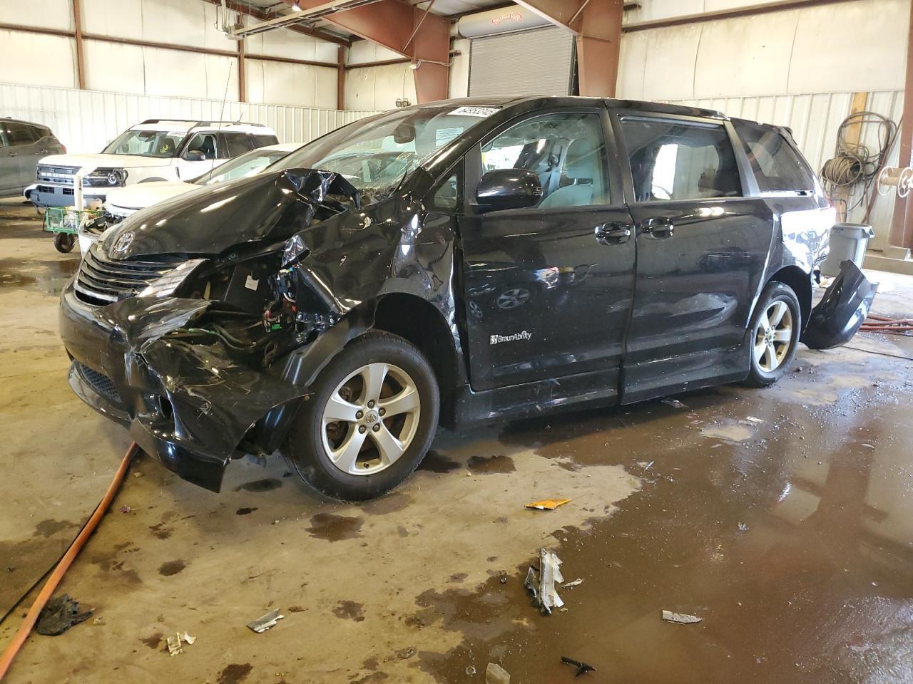 2011 TOYOTA SIENNA