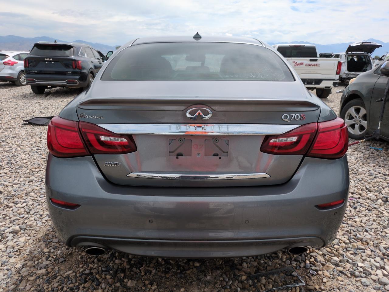 2016 INFINITI Q70