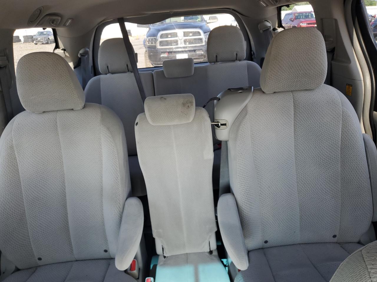 2012 TOYOTA SIENNA