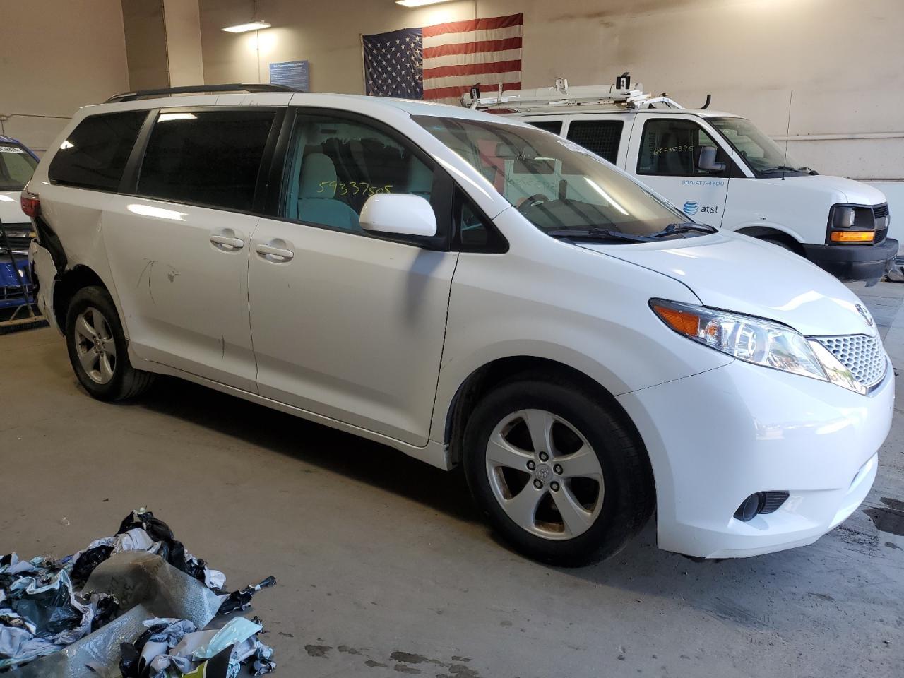 2017 TOYOTA SIENNA