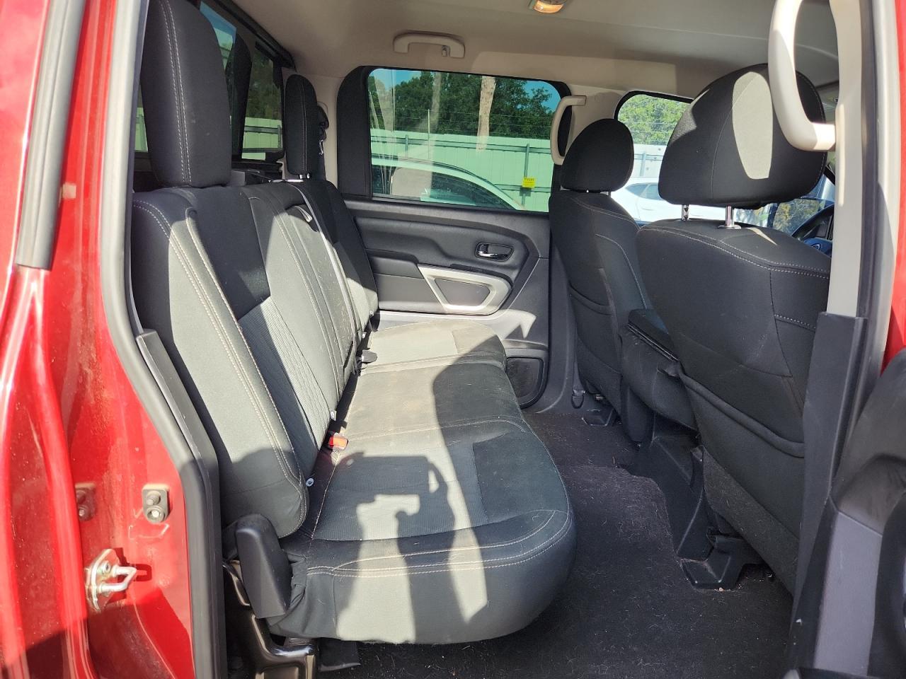 2017 NISSAN Titan