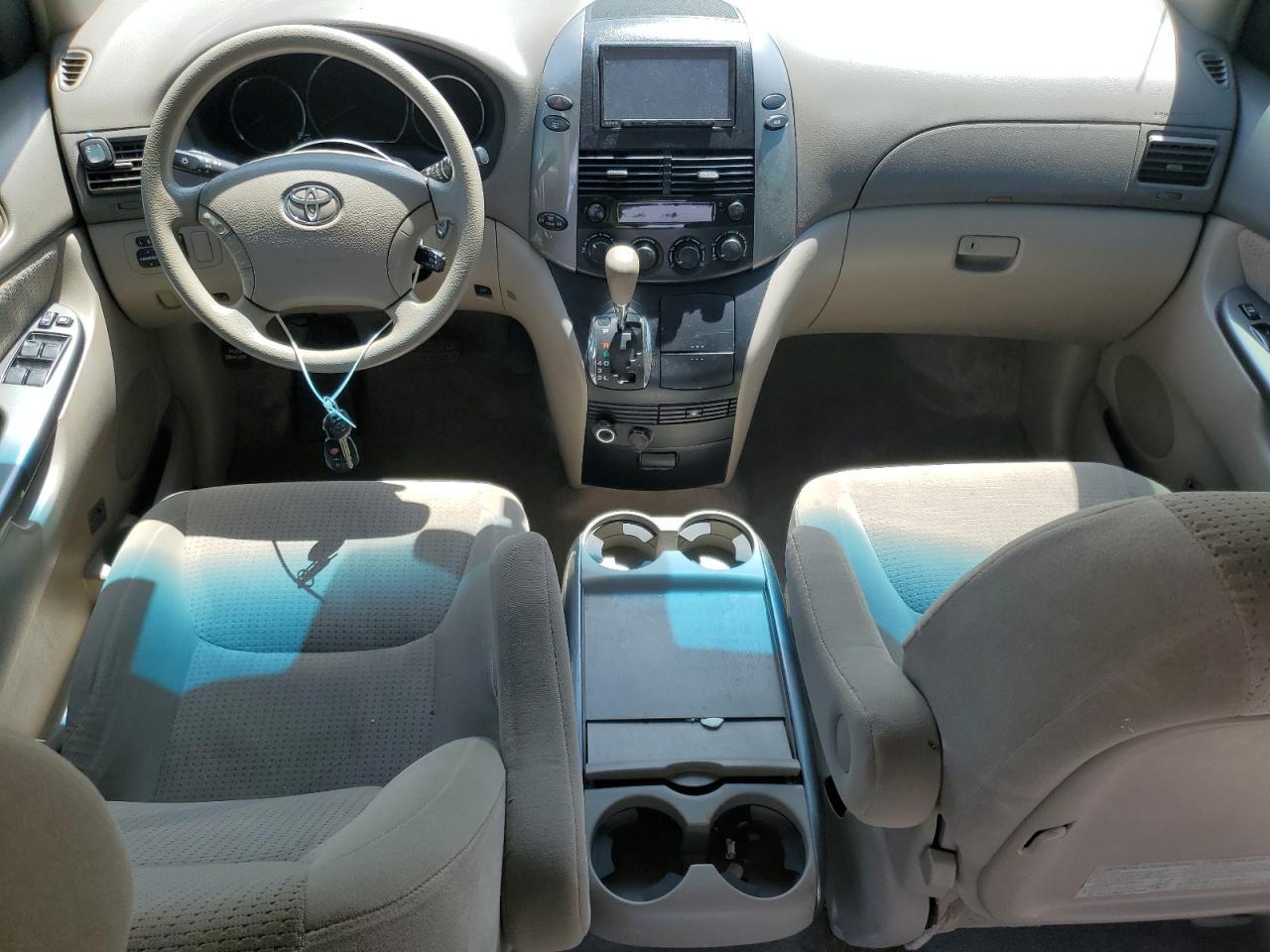 2010 TOYOTA SIENNA