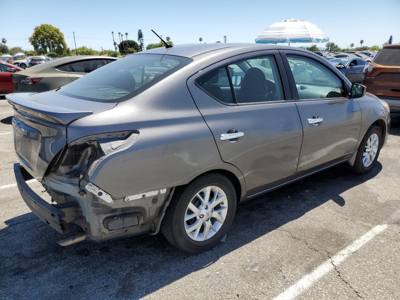 2016 NISSAN VERSA