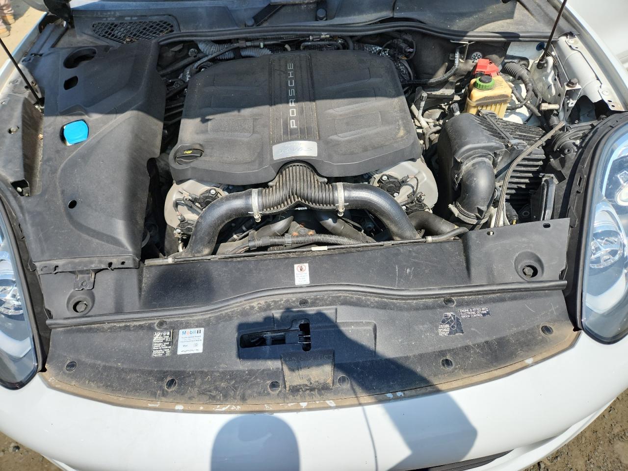 2016 PORSCHE CAYENNE
