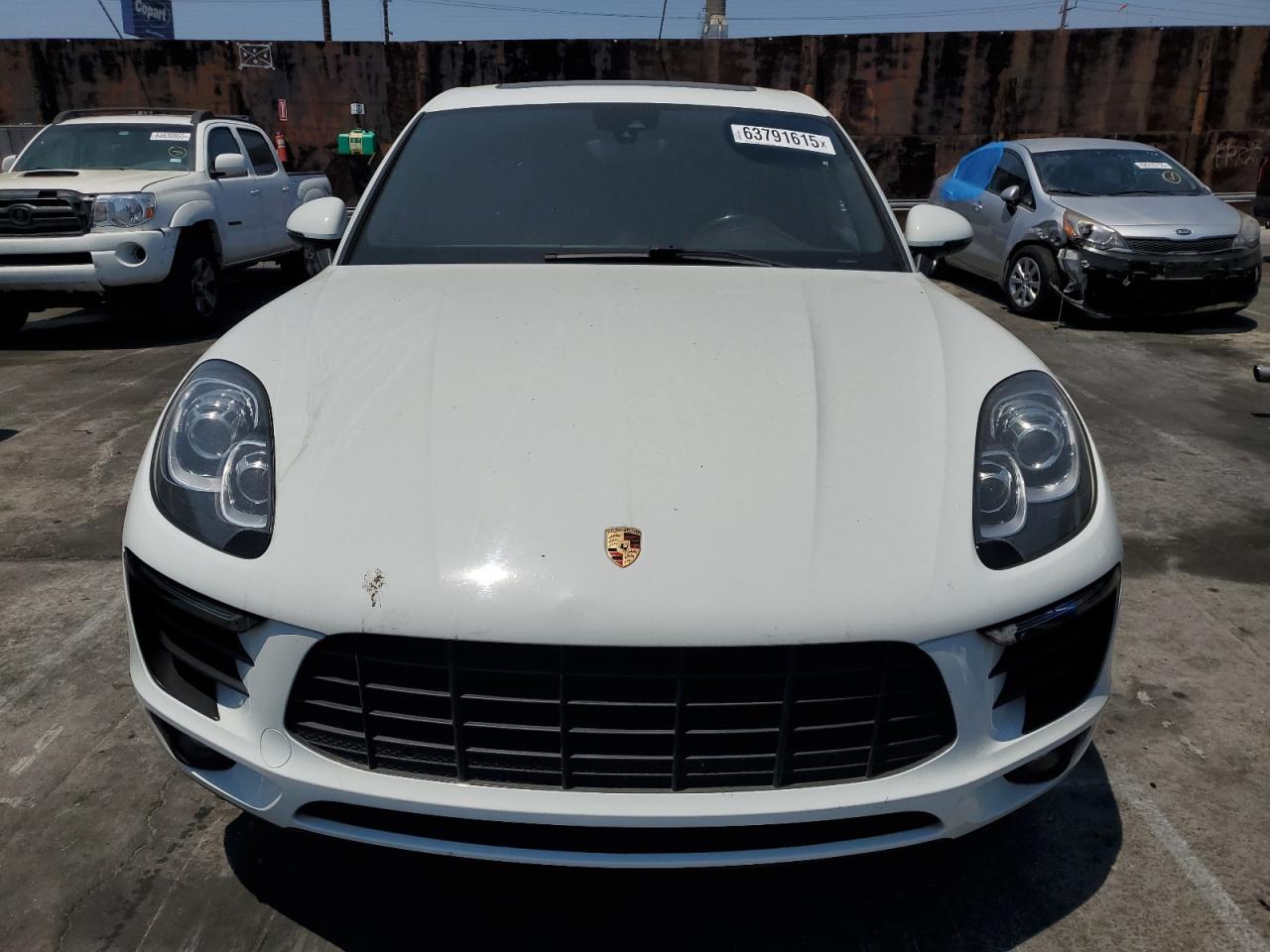 2017 PORSCHE Macan