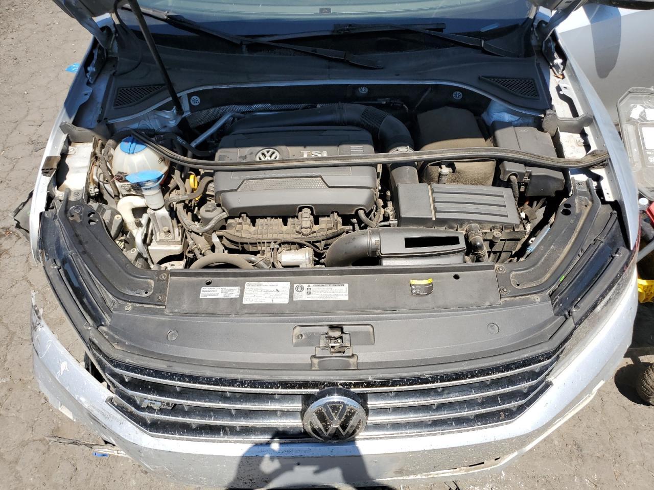 2016 VOLKSWAGEN Passat