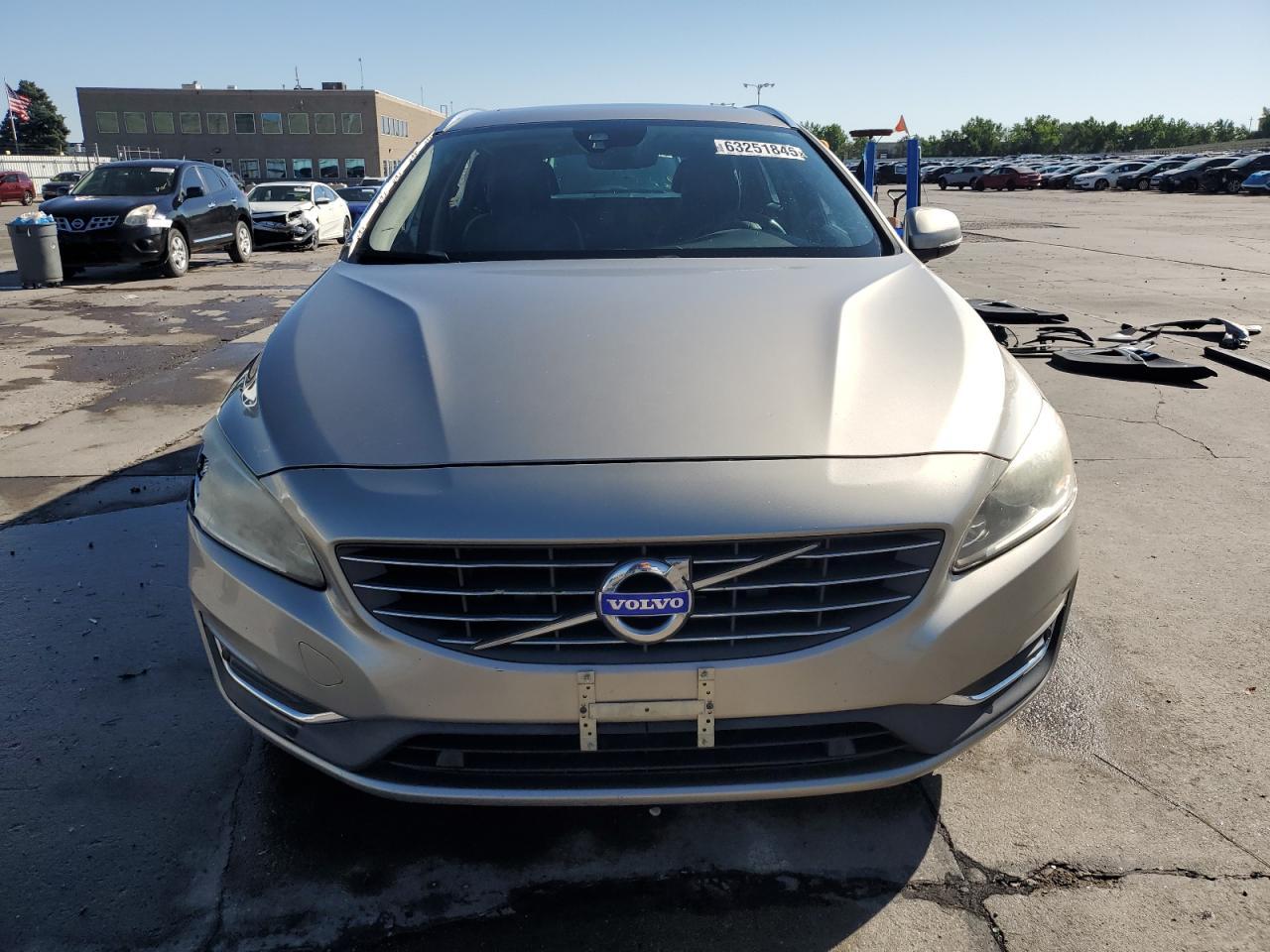 2015 VOLVO V60