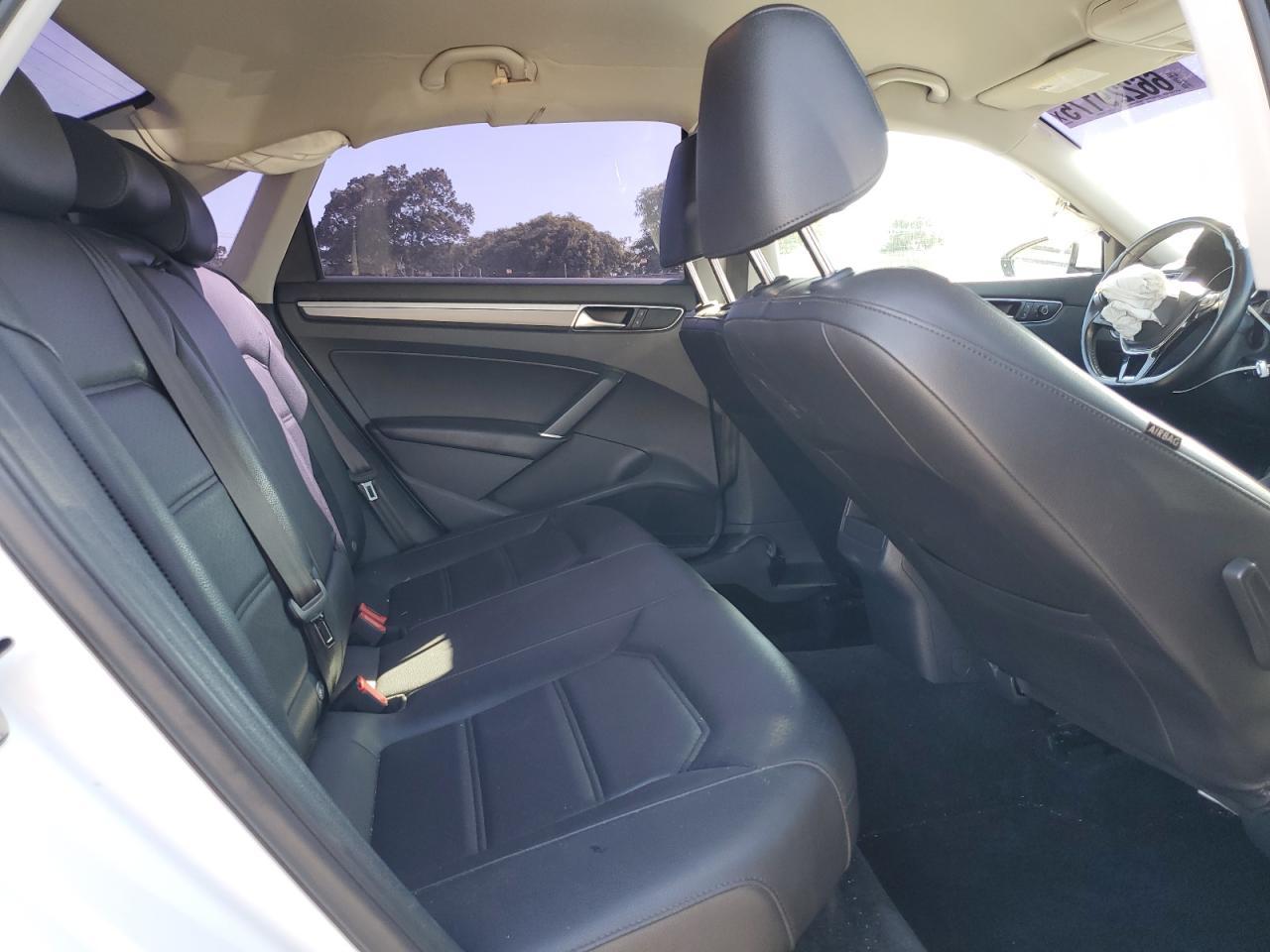 2017 VOLKSWAGEN Passat
