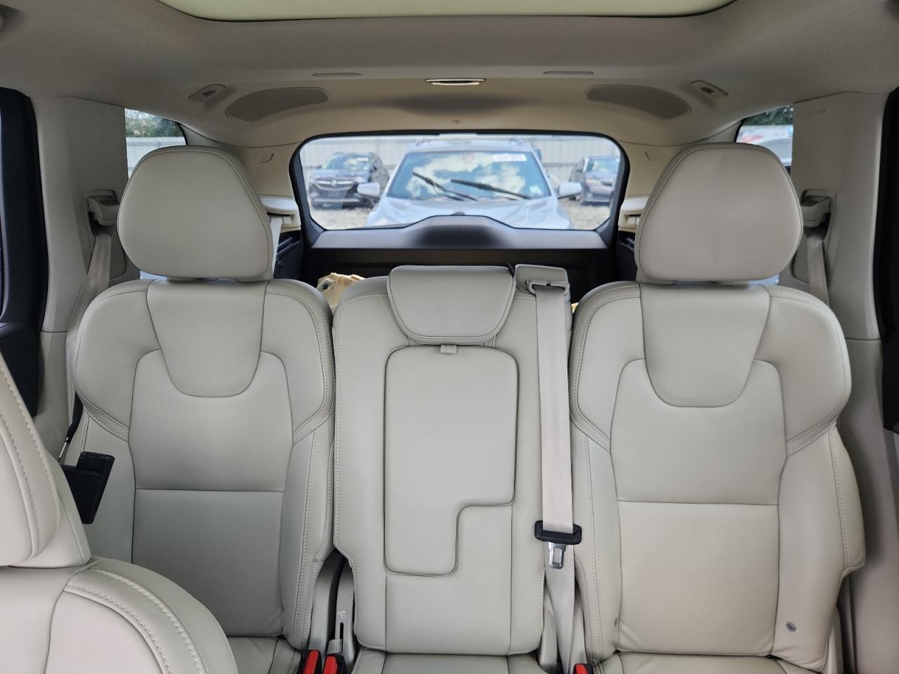 2022 VOLVO XC90