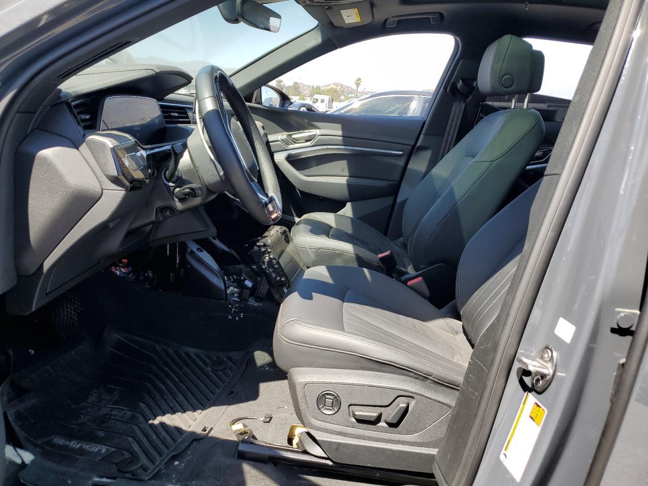 2024 AUDI Q8
