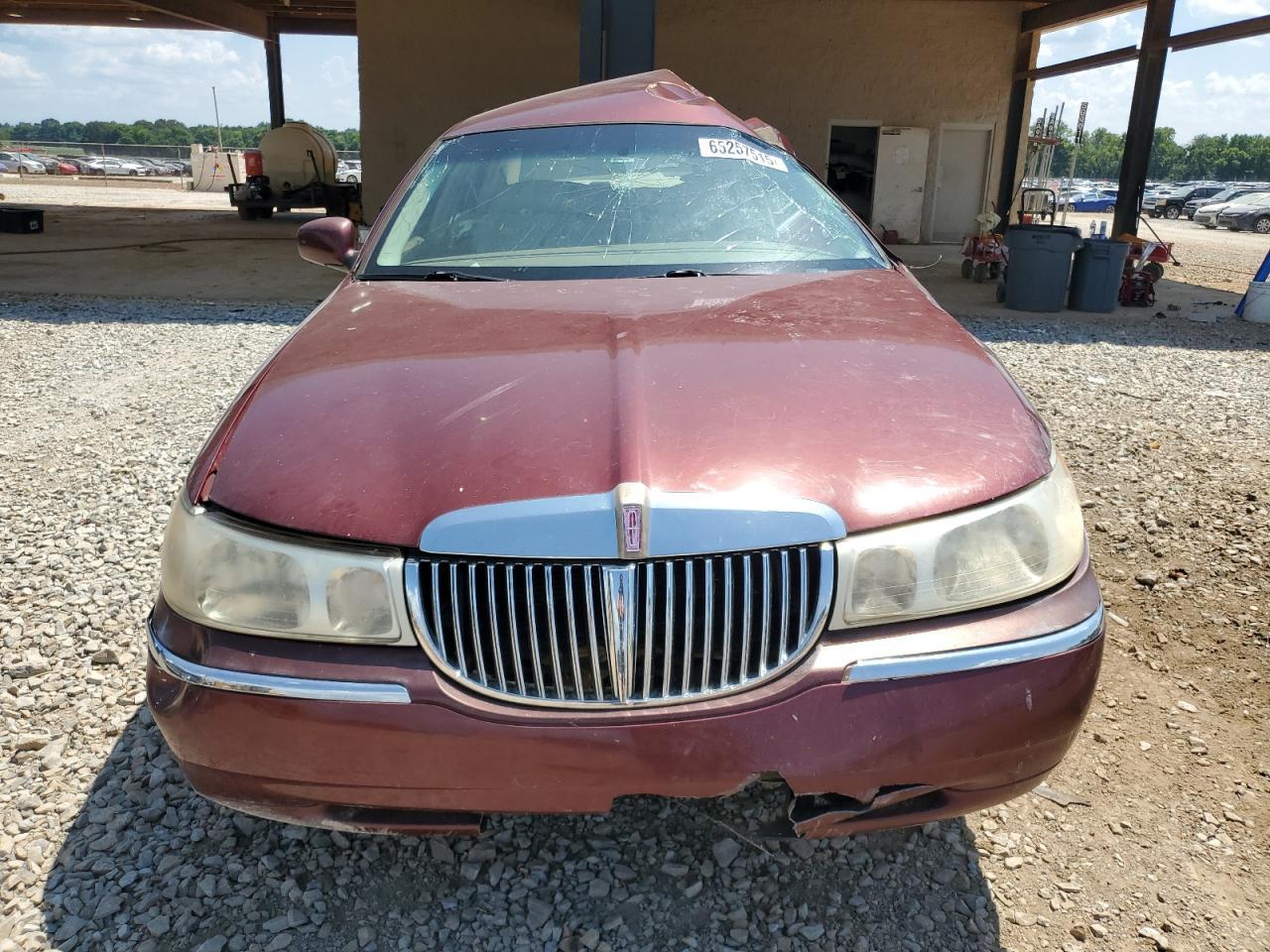 2000 LINCOLN Town Car