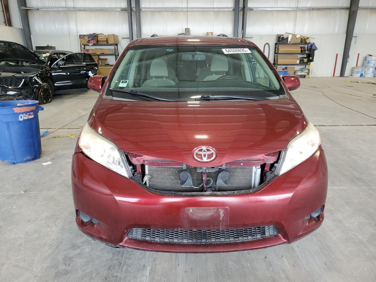 2015 TOYOTA SIENNA