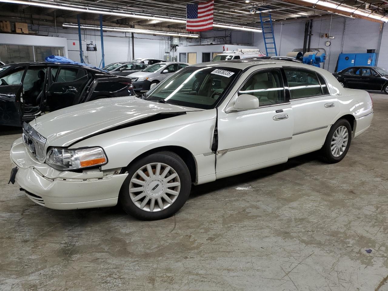 2005 LINCOLN Town Car