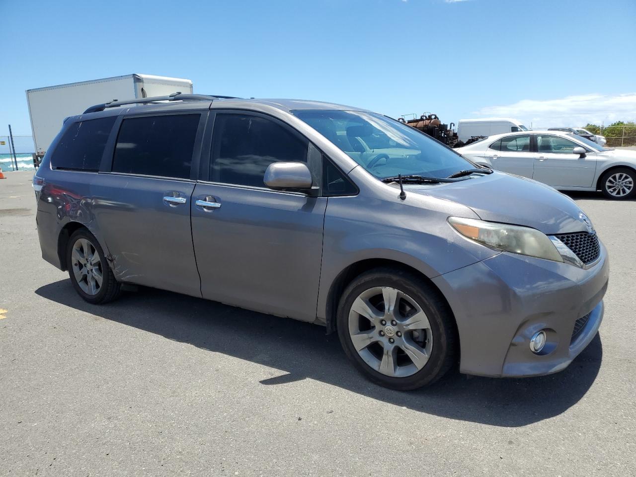 2014 TOYOTA SIENNA