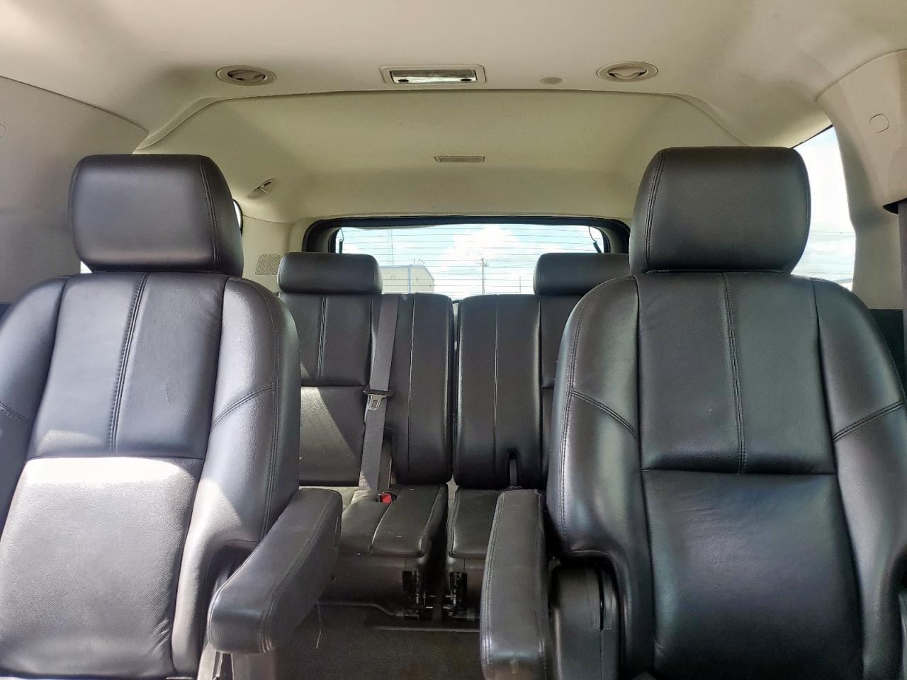 2011 CHEVROLET Suburban
