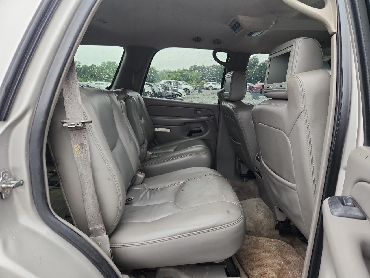 2004 CHEVROLET Tahoe