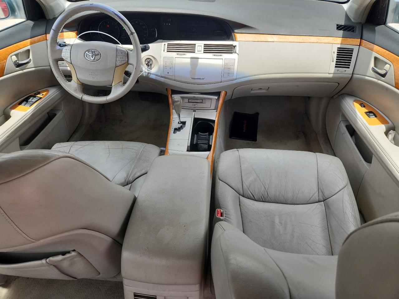 2005 TOYOTA Avalon