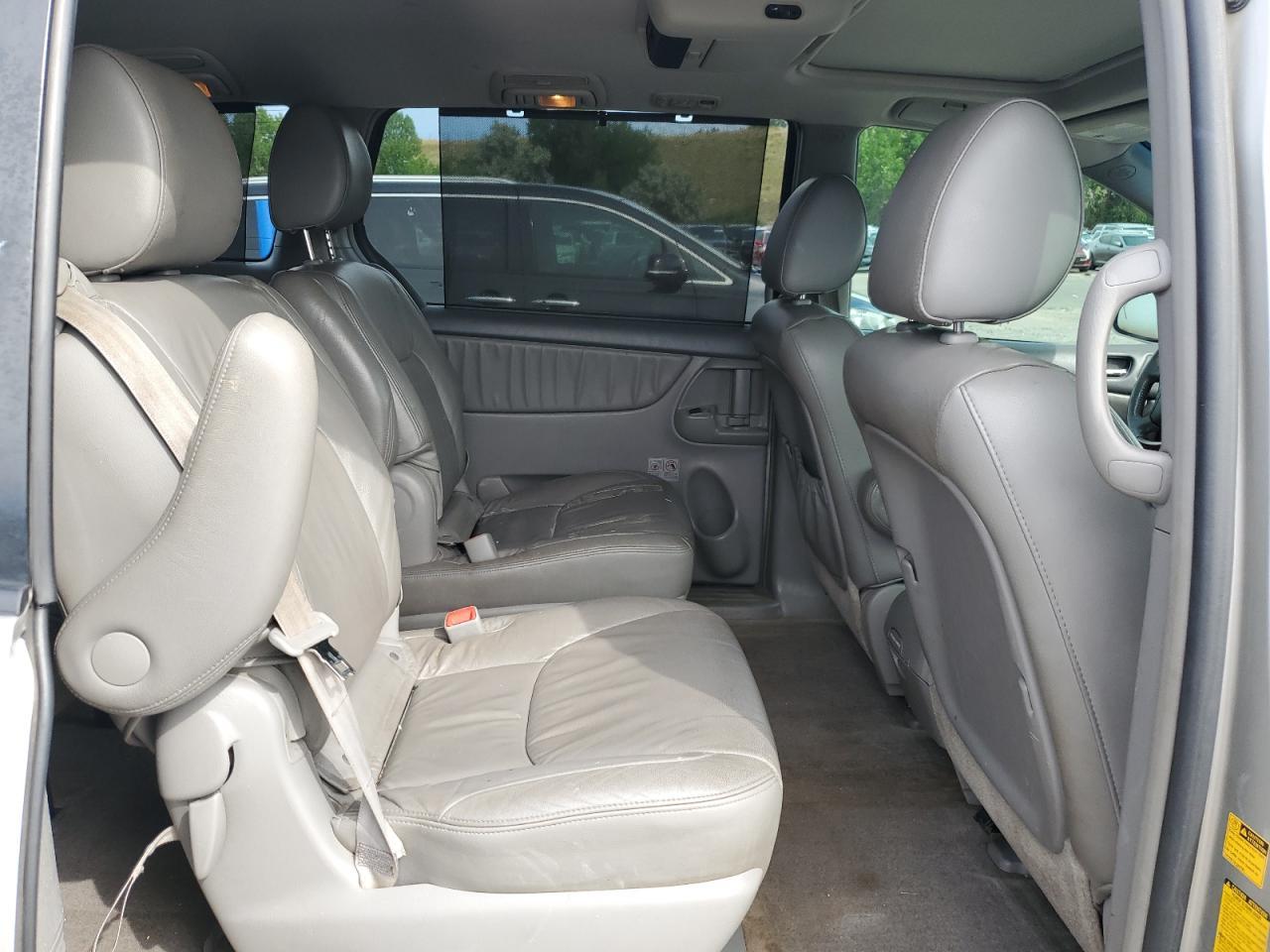 2010 TOYOTA SIENNA