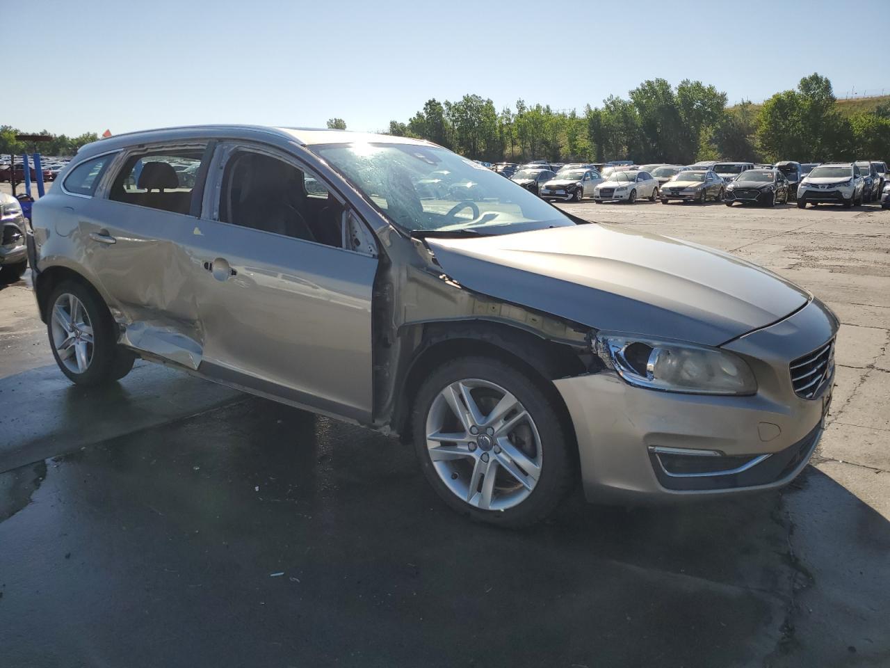 2015 VOLVO V60