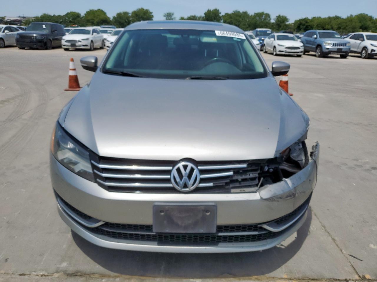 2014 VOLKSWAGEN Passat