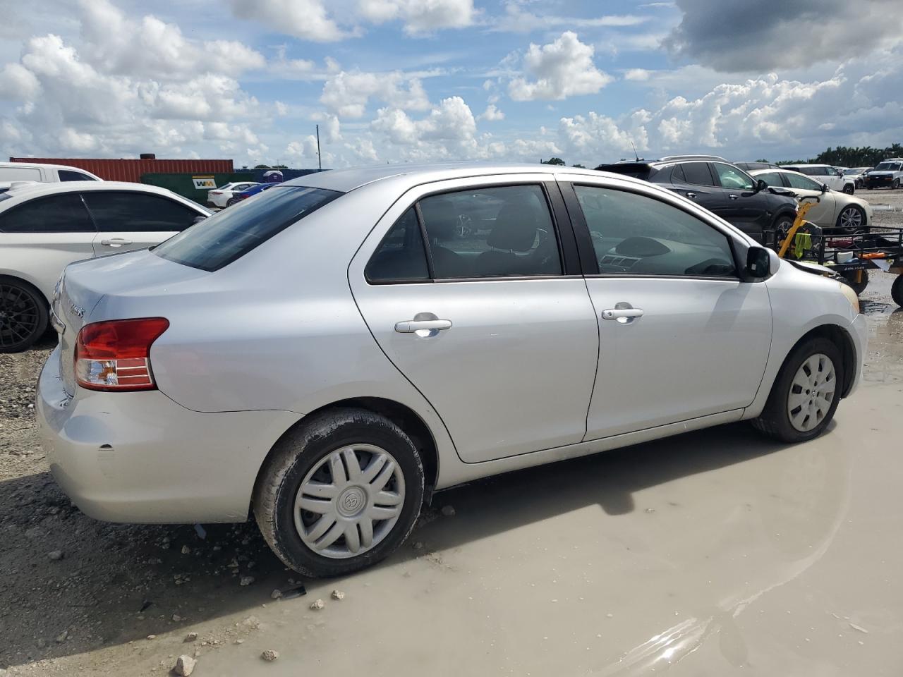 2011 TOYOTA YARIS