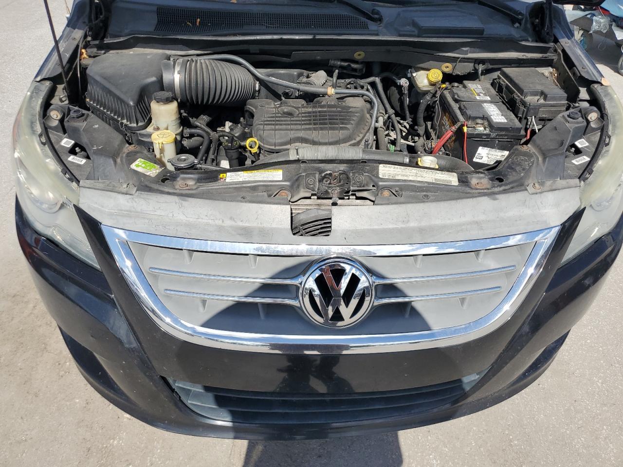 2011 VOLKSWAGEN Routan