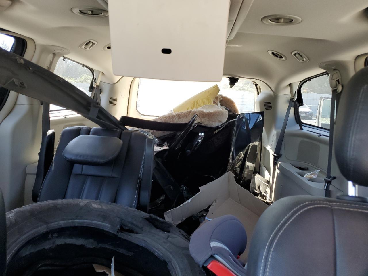 2016 CHRYSLER Town & Country