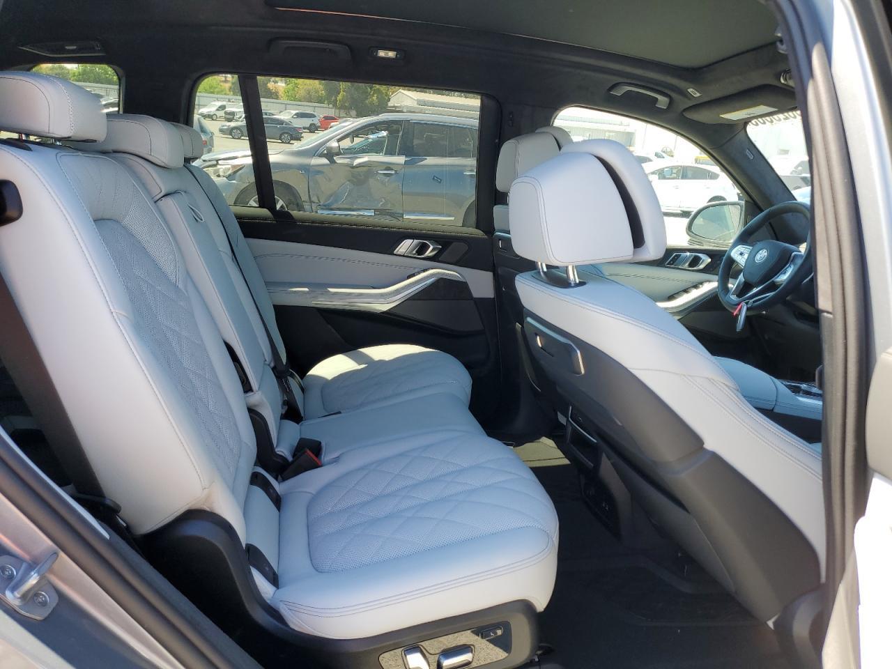2025 BMW X7