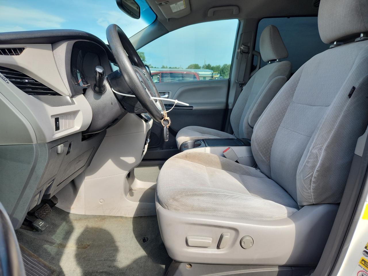 2017 TOYOTA SIENNA