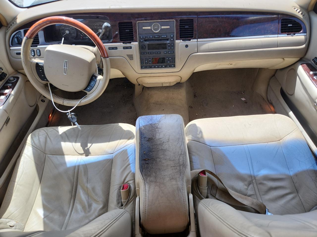 2011 LINCOLN Town Car