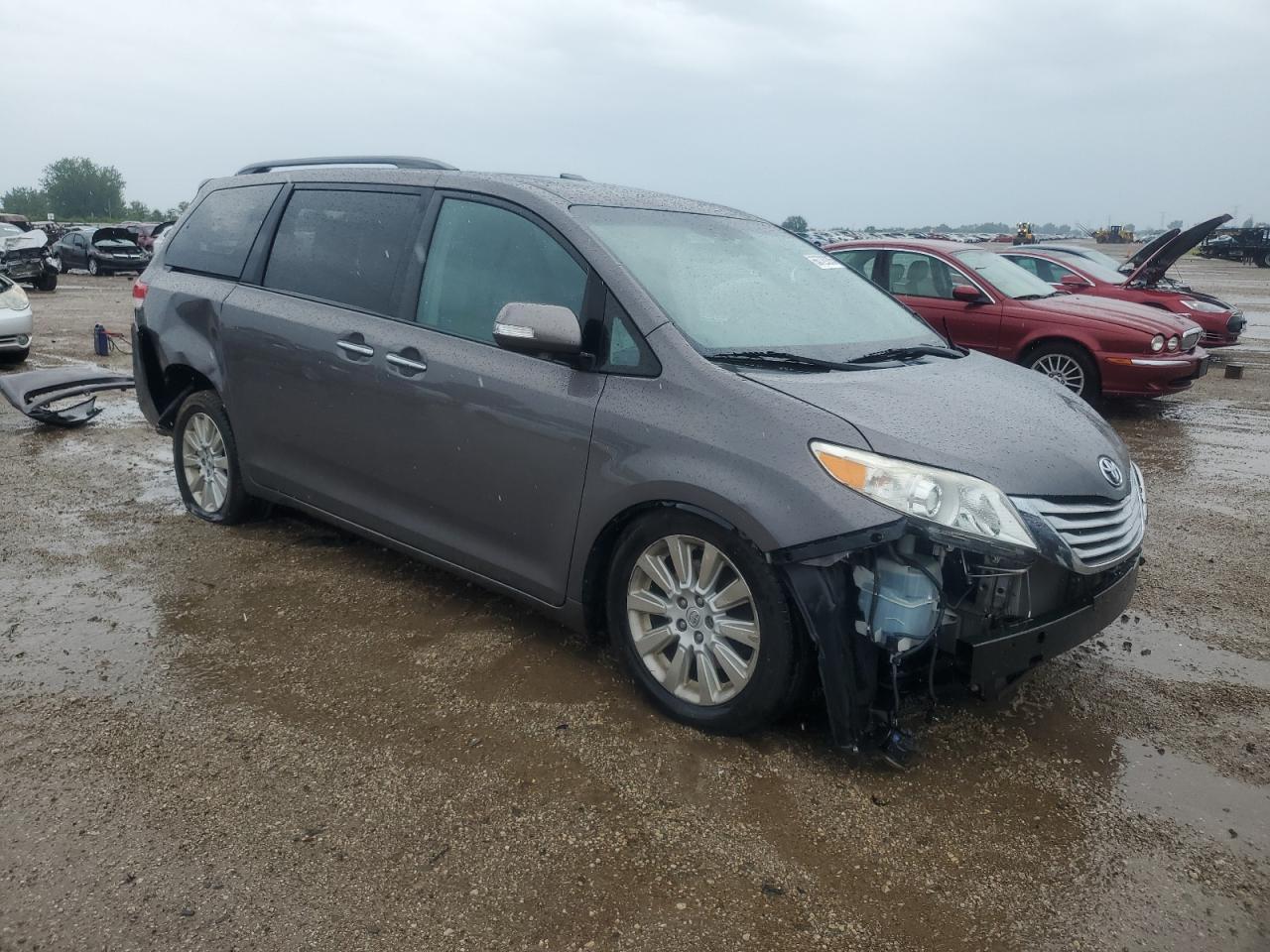 2013 TOYOTA SIENNA