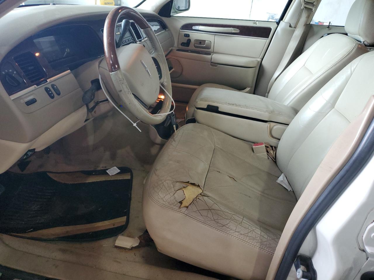 2006 LINCOLN Town Car