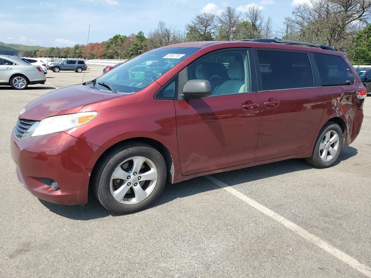 2011 TOYOTA SIENNA