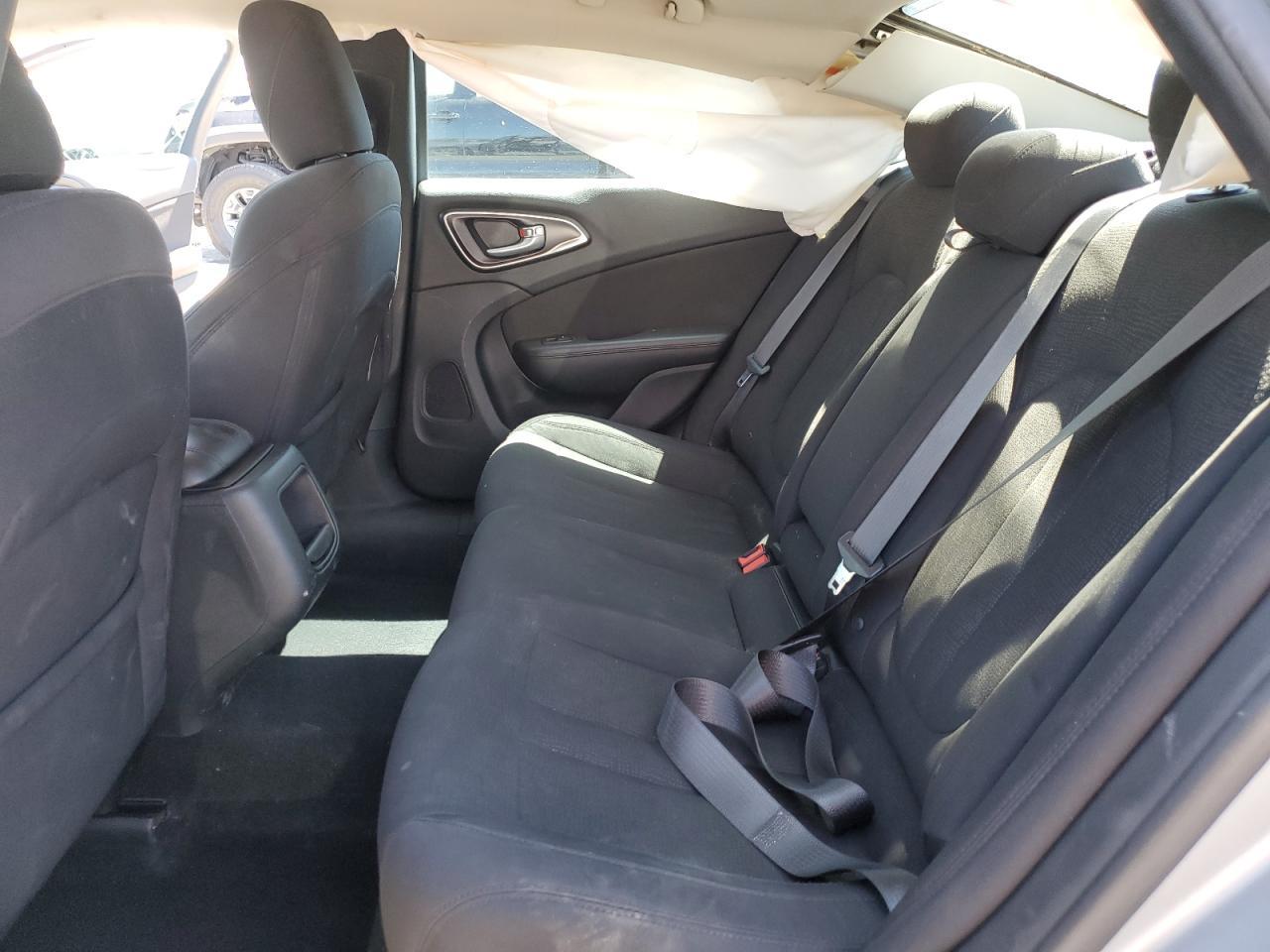 2016 CHRYSLER 200