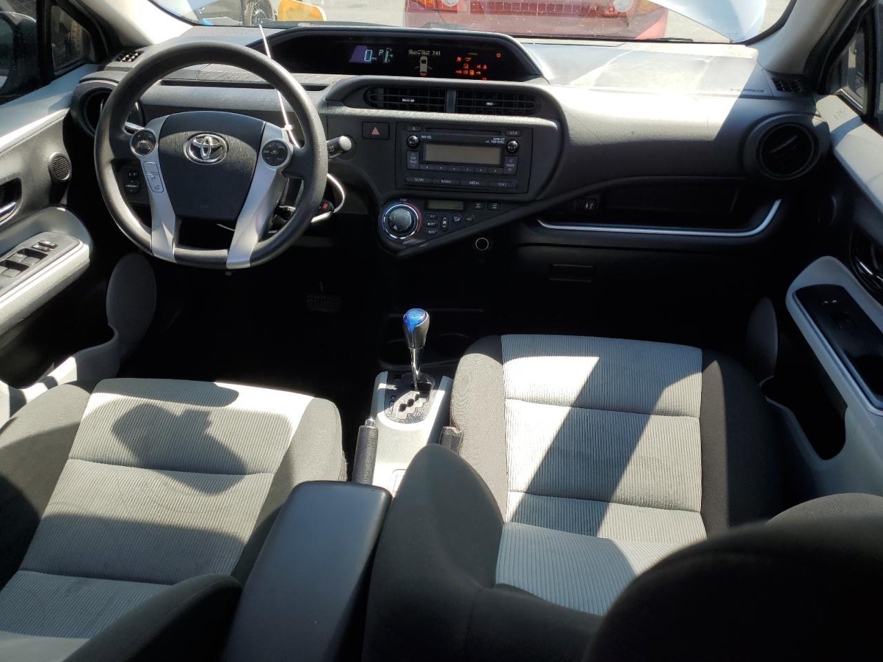 2014 TOYOTA Prius c