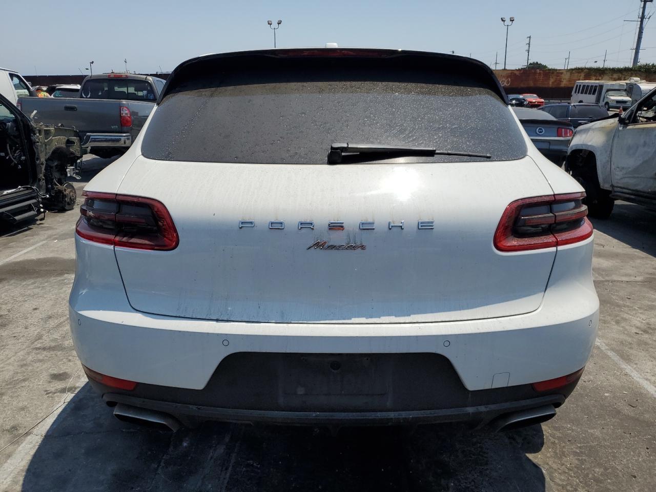 2017 PORSCHE Macan