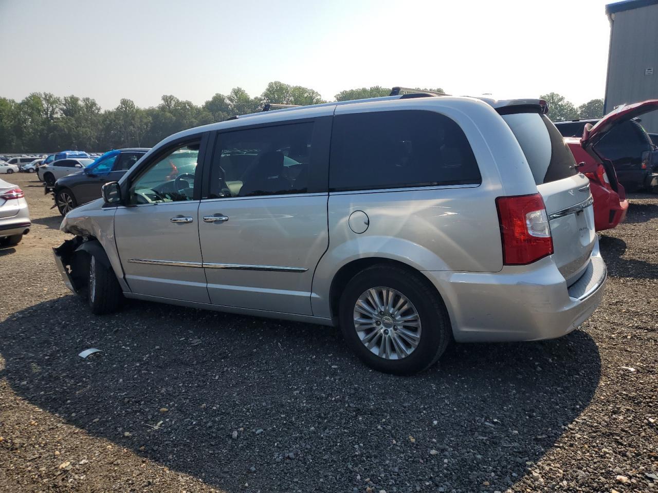 2012 CHRYSLER Town & Country